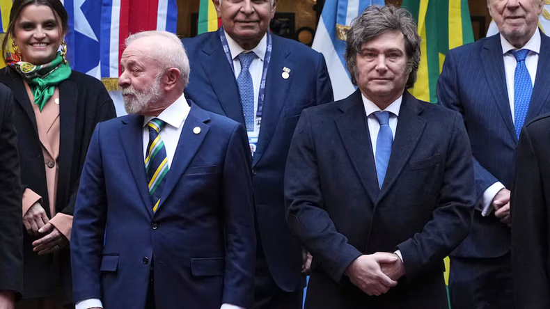 Javier Milei viaja al Mercosur.