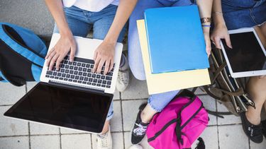 Escuelas de la UNCuyo: 3.000 aspirantes ya nivelan para competir por uno de los 1.100 bancos.