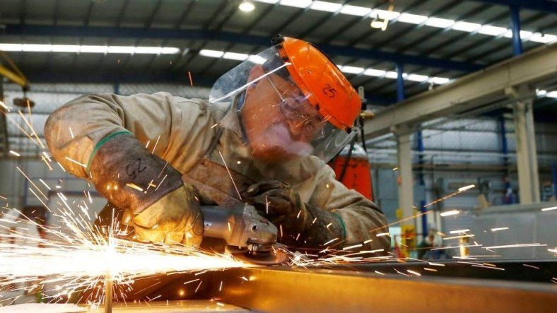 Tras la sexta caída consecutiva, la industria manufacturera volvió a retroceder en diciembre Tras la sexta caída consecutiva, la industria manufacturera volvió a retroceder en diciembre