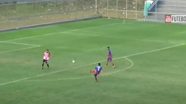 Vergonzozo gol en contra en la B de Brasil.