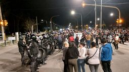Los vecinos cortaron la ruta nacional a la altura de la Avenida Balloffet en un reclamo que tuvo fuerte presencia policial