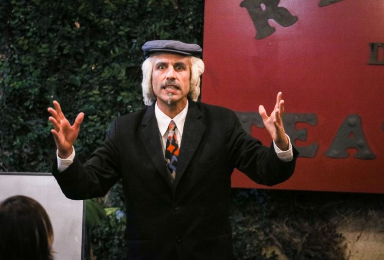 Daniel Encina en: De profesión contador. Teatro. Humor.