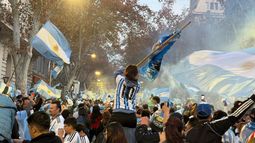 El centro mendocino es una fiesta tras el triunfo de la Selección Argentina