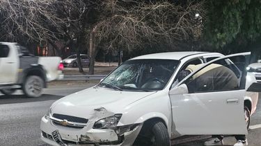 Grave accidente vial en pleno Acceso Sur. Grave accidente vial en pleno Acceso Sur.