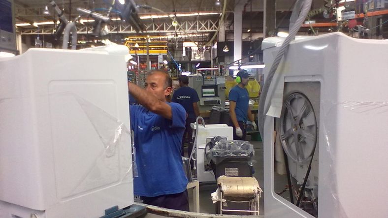 Caen 31% las ventas de fabricantes de electrónicos