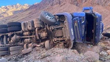 El camión que manejaba la víctima al momento del accidente vial. El camión que manejaba la víctima al momento del accidente vial.