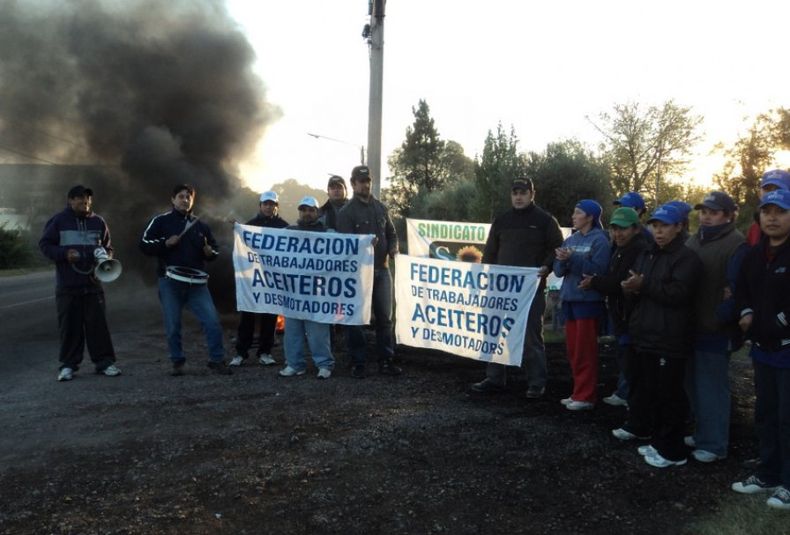 Imagen de un paro anterior que fue llevado adelante por los aceiteros locales.