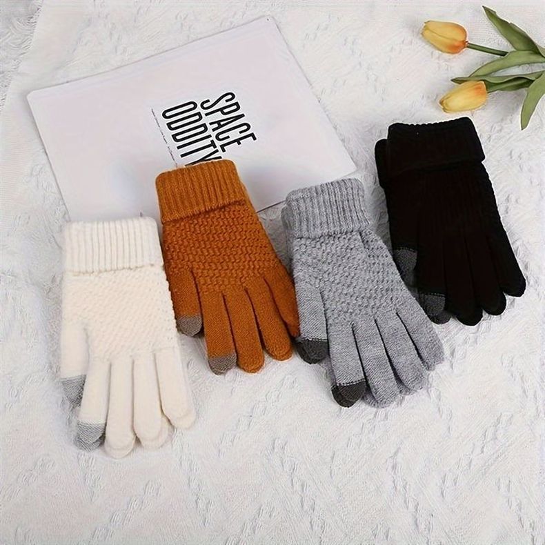 Por otro lado, el par de guantes tejidos ronda los $14.500 y los $20.000 que pueden ser de distinto color y grosor