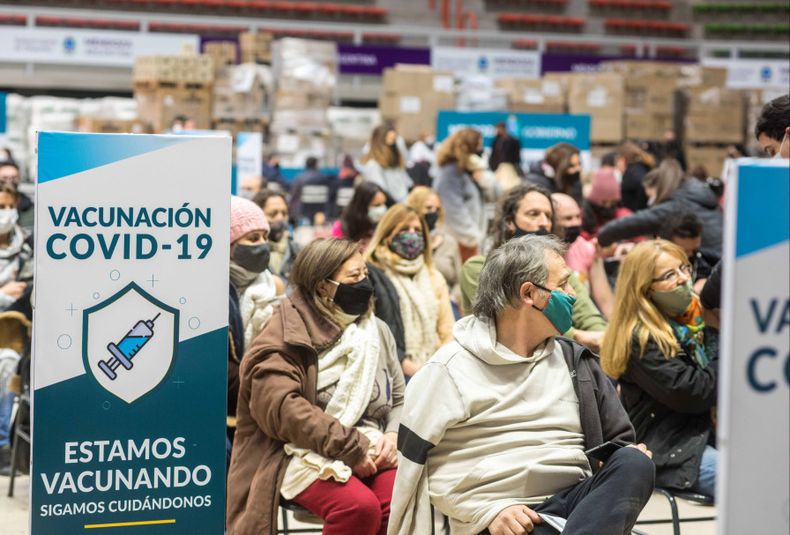 Los docentes son inoculados con la segunda dosis, vacunacion, docentes, segunda dosis