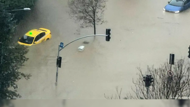 Las lluvias más intensas en 84 años provocaron graves inundaciones en Estmabul, Turquía.