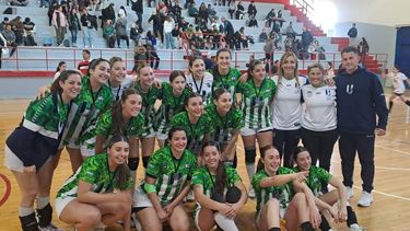 Tres representantes de Amebal compiten en el Nacional A de Clubes Adultos de handball, que se desarrolla en Córdoba. Tres representantes de Amebal compiten en el Nacional A de Clubes Adultos de handball, que se desarrolla en Córdoba.