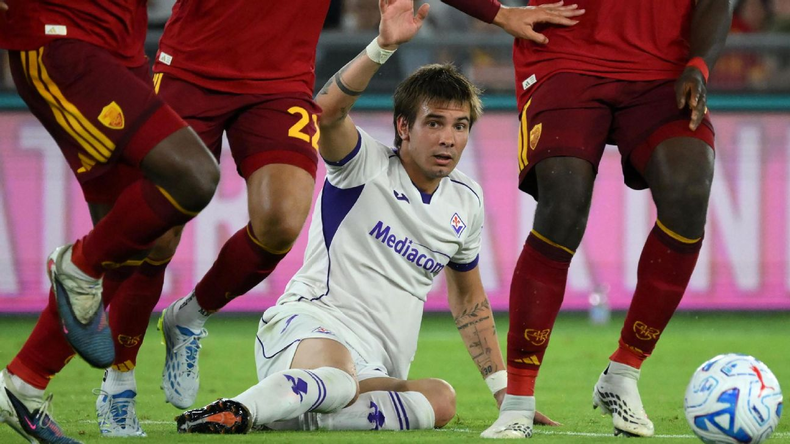Franco Mastantuono tuvo su estreno oficial con Fiorentina, pero la goleada sufrida ante Roma y su reacción al ser reemplazado marcaron la jornada. &nbsp;