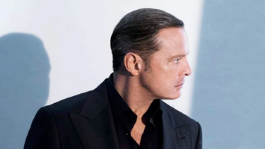 Alejado de los escenarios: así reapareció Luis Miguel.