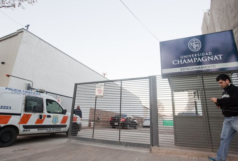 suicidio universidad champagnat