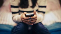 &nbsp;Francia dio marcha atrás con la prohibición de redes sociales para menores de 15 años.