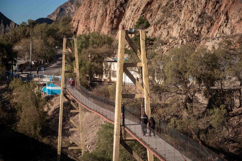 Mendoza habilitó el puente colgante de Cacheuta tras reparaciones