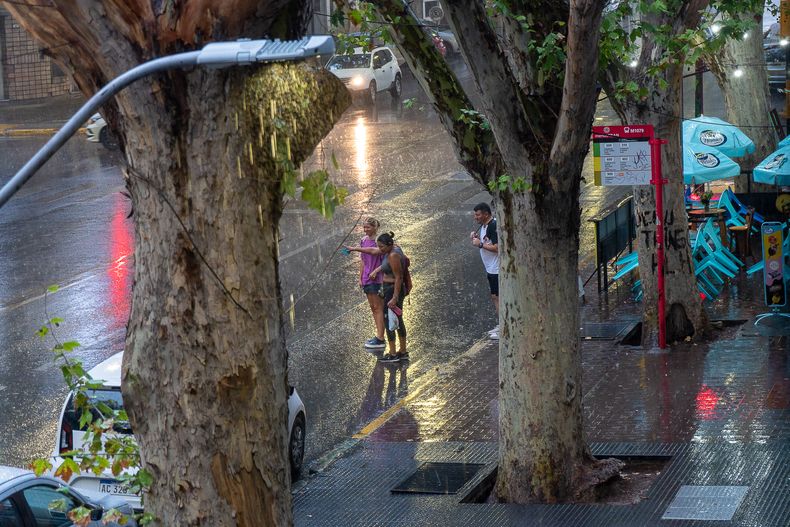 El lunes, el granizo y las lluvias sorprendieron a los mendocinos El lunes, el granizo y las lluvias sorprendieron a los mendocinos