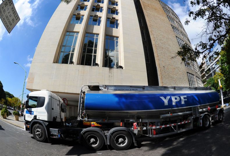 Naftas, combustibles, camión