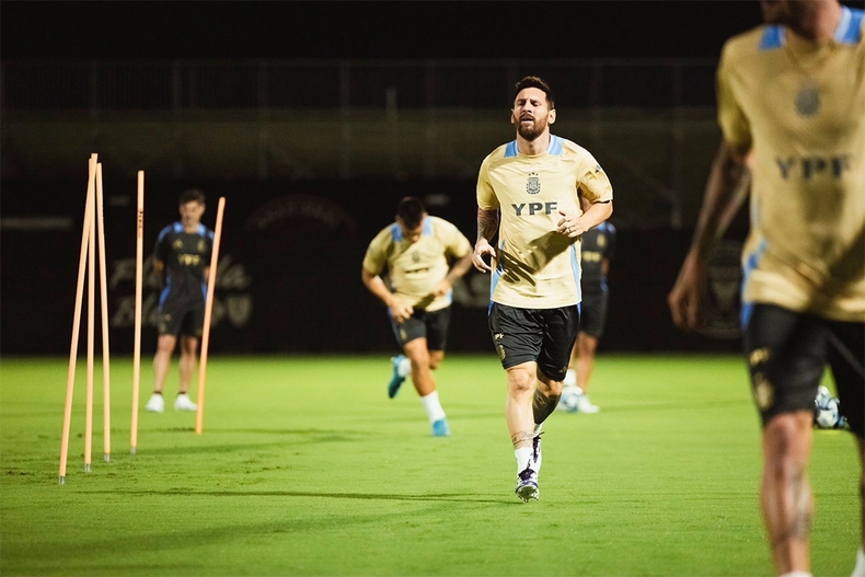 El entrenamiento de fútbol estuvo marcado por una tormenta muy fuerte.