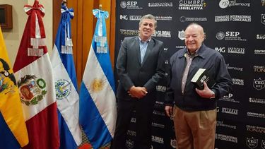 daniel orozco presento su libro mtd en mexico