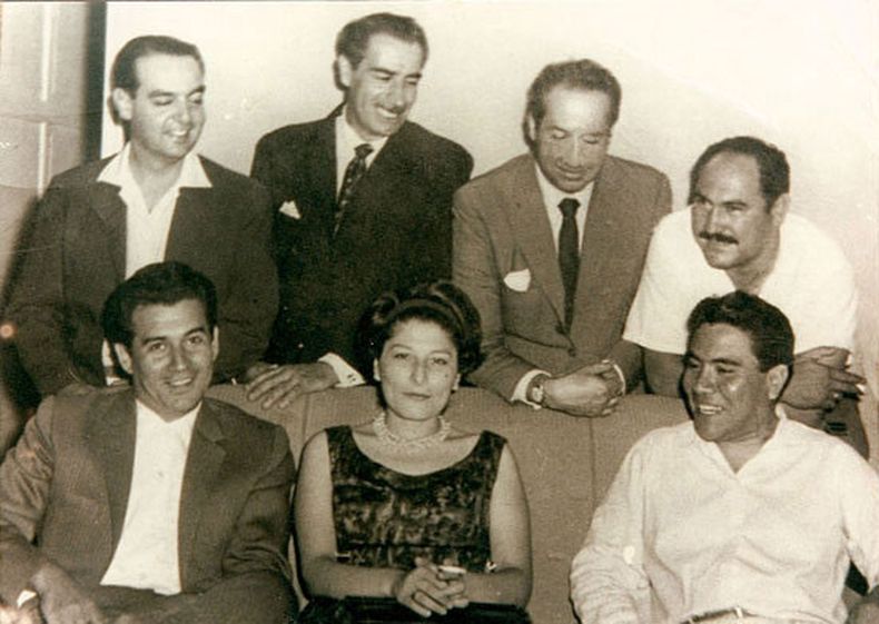 Foto grupal: de arriba hacia abajo, de izq. a der. Juan Carlos Sedero, Pedro Horacio Tusoli, Tito Francia, Armando Tejada Gómez, Víctor Nieto, Mercedes Sosa y Oscar Matus. Fundadores del Nuevo Cancionero.