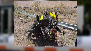 La moto que protagonizó el siniestro vial en la zona de Alta Montaña. La moto que protagonizó el siniestro vial en la zona de Alta Montaña.