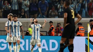 La selección argentina cerró la fiesta del campeón con una goleada