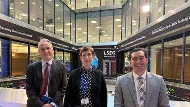 La ministra de Energía y Ambiente, acompañada por el director ejecutivo de Impulsa Mendoza, Sebastián Piña, se reunió con autoridades de la Bolsa de Londres, Río Tinto y la Universidad de Oxford.
