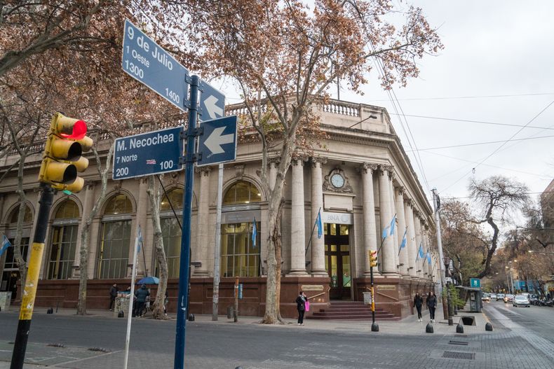 El titular de la Asociación Bancaria en Mendoza, Sergio Giménez, se refirió a la decisión de Javier Milei en torno al Banco de la Nación Argentina.