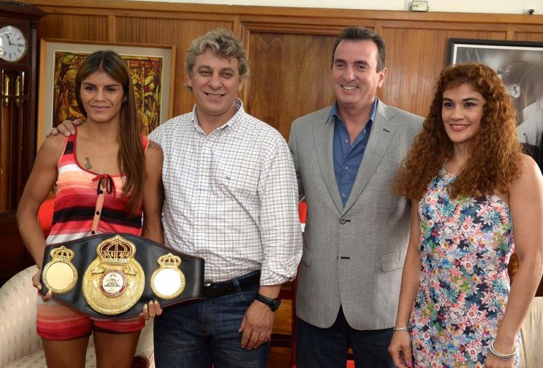 Pérez y Giménez volvieron a reunirse este lunes, para presentar juntos el combate de boxeo entre la mendocina Yésica Marcos y la tigresa Marcela Acuña.