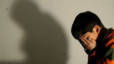 La Línea 102 recepta y asesora sobre situaciones de maltrato infantil en Mendoza. Es gratuita y confidencial.