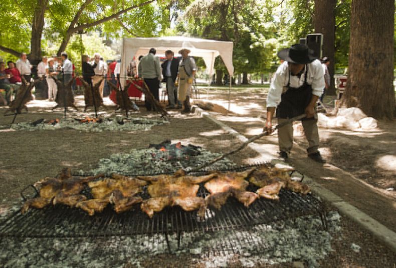 Progragama Chivos de Mendoza, casa de gobierno, chivo a la parrilla