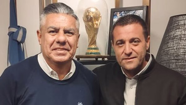 Filtraciones internas revelan conteos, traslados y entregas de dólares en efectivo vinculados a la dirigencia de la AFA. Filtraciones internas revelan conteos, traslados y entregas de dólares en efectivo vinculados a la dirigencia de la AFA.