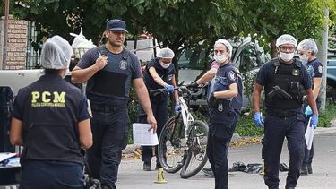 El robo de una bicicleta en una casa de&nbsp;Las Heras&nbsp;terminó con un presunto ladrón muerto,&nbsp;luego de que una de las víctimas del atraco persiguiera al acusado a bordo de su camioneta hasta atropellarlo, por lo que producto de la colisión, el acusado falleció.
