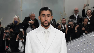 Bad Bunny desató la furia en redes sociales al entrar a caballo en un show