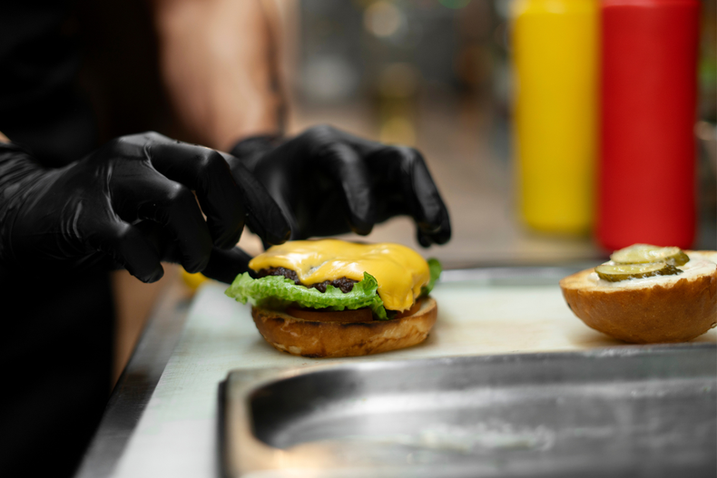 Tras el acuerdo salarial, así quedan los sueldos de abril en McDonalds y Burger King