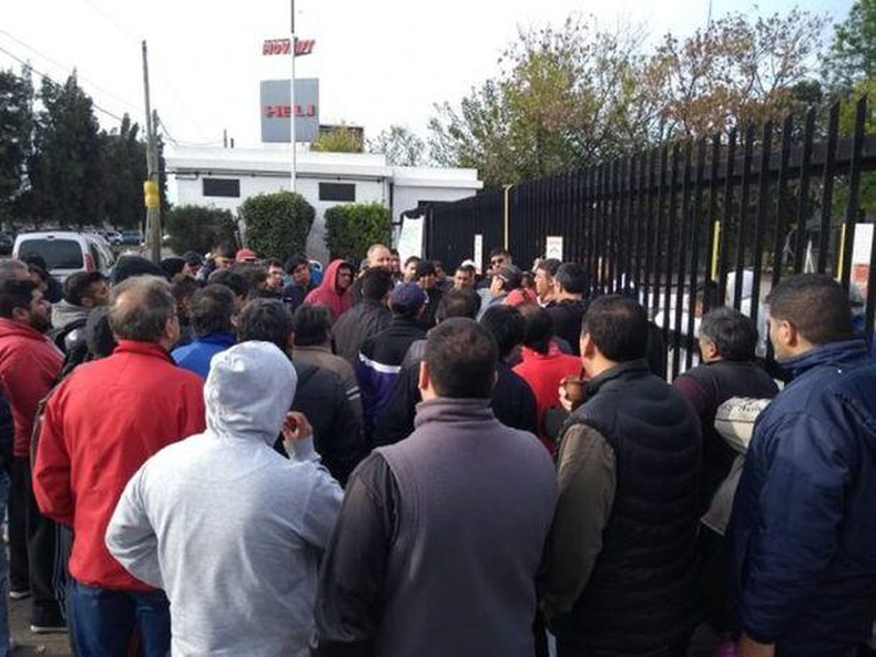 El cierre de fabricas y empresas se transformó en un paísaje cotidiano en la Argentina