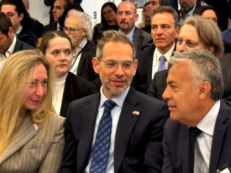 Alfredo Cornejo con Karina Milei en Toronto.