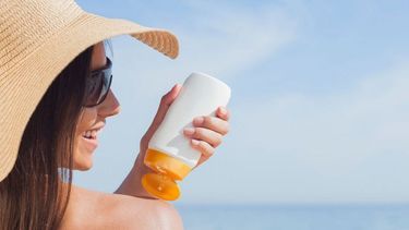 Los especialistas brindan una serie de recomendaciones para disfrutar del sol de forma segura