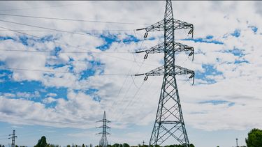 Mendoza reorganiza el destino de la sobretasa eléctrica para financiar obras energéticas