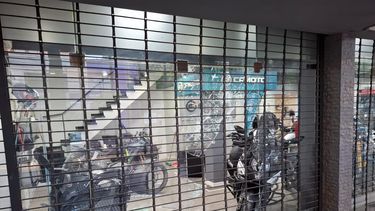 Nuevo robo en un local de motos del centro: la reacción de Mercedes Rus. Nuevo robo en un local de motos del centro: la reacción de Mercedes Rus.