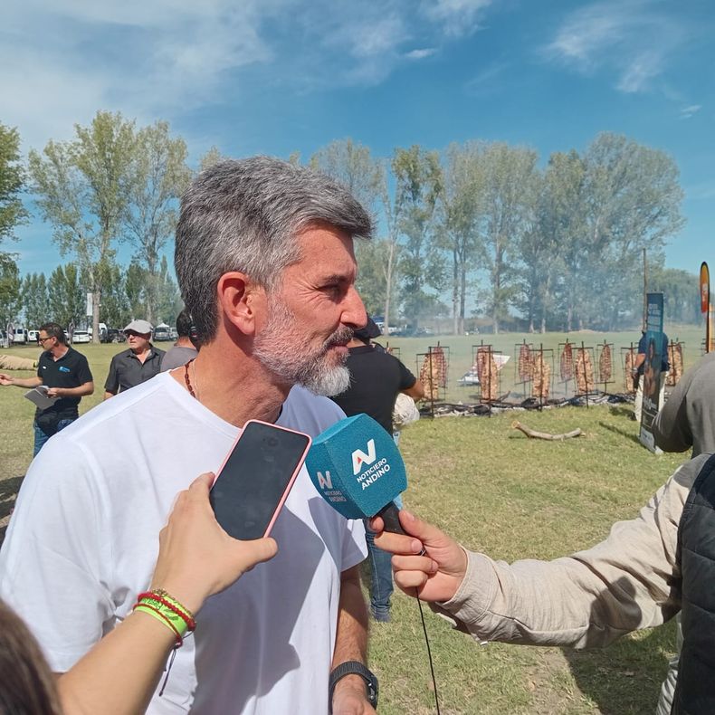 El intendente de la Ciudad de Mendoza, Ulpiano Suarez, en el Día de Campo en General Alvear.