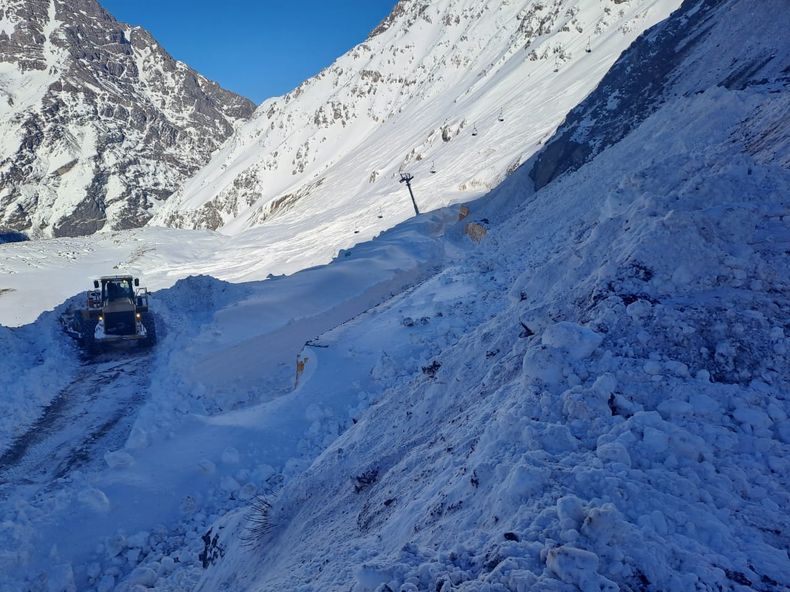 Precaución al conducir por rutas con nieve sobre calzada.