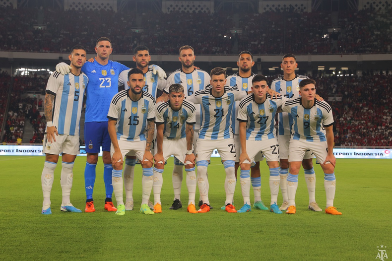 Germán Pezzella (6) comandó al equipo nacional.