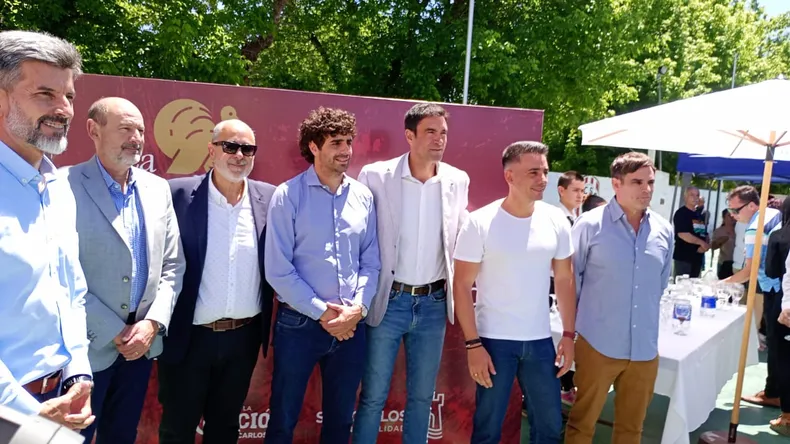 Las autoridades que participaron del Almuerzo “San Carlos, pueblo de tradición”.