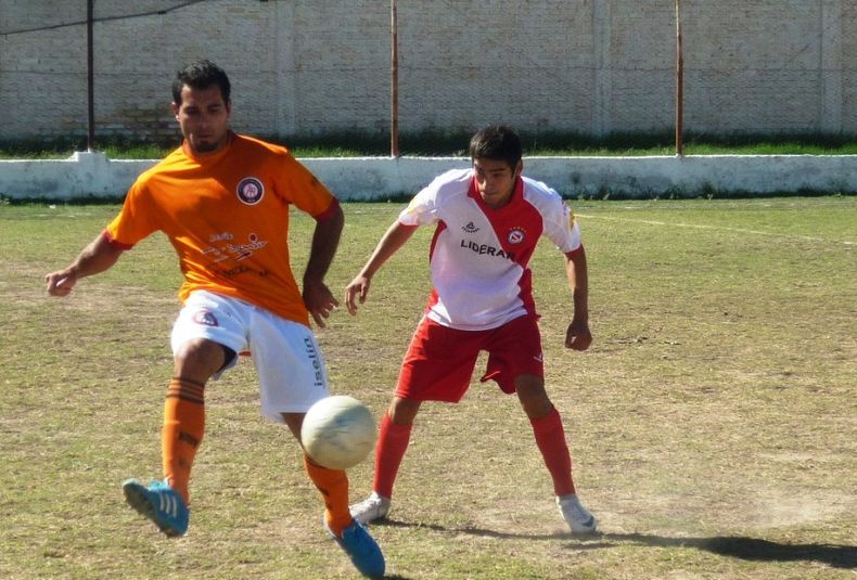 16 Pilares y Pedal Club, abren ésta noche la 7ª fecha de la Zona Campeonato del fútbol sanrafaelino. Viernes 02 09 2016