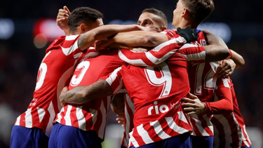 El Club Atlético de Madrid se puso a tiro de la punta.