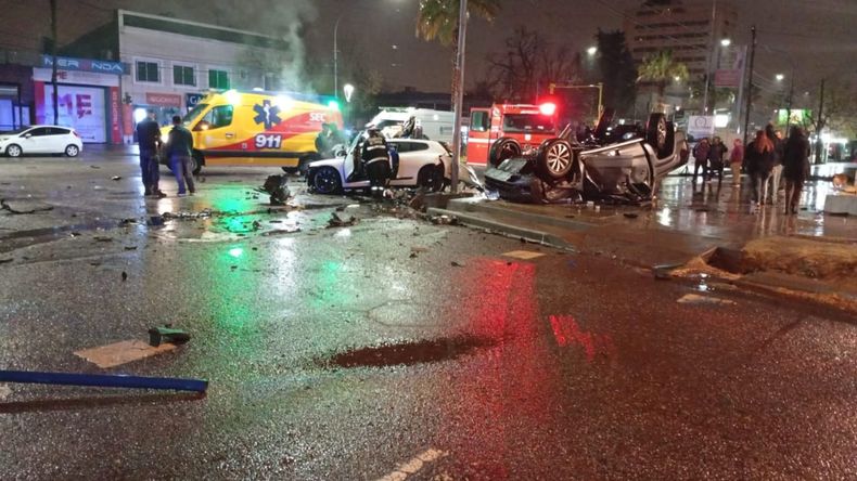 Brutal choque múltiple en San Rafael provocado por un joven alcoholizado.