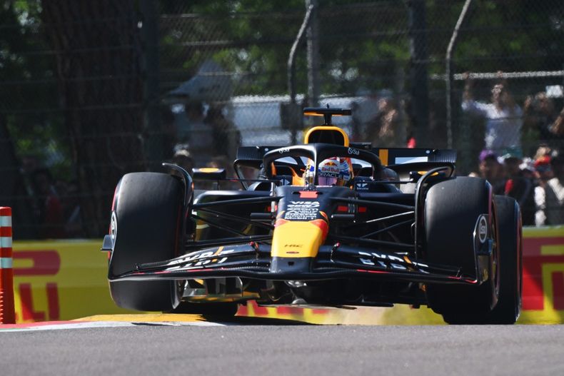 Max Verstappen (Red Bull Racing) se aseguró la pole position de la complicada manga de la Fórmula 1.