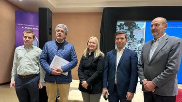 La vice Hebe Casado y el ministro Vargas Arizu, junto a otros funcionarios, durante la presentación del seguro agrícola